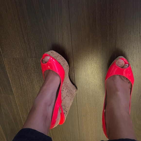 ❌Sold❌Louboutin wedges fushia - Picture 10 of 15